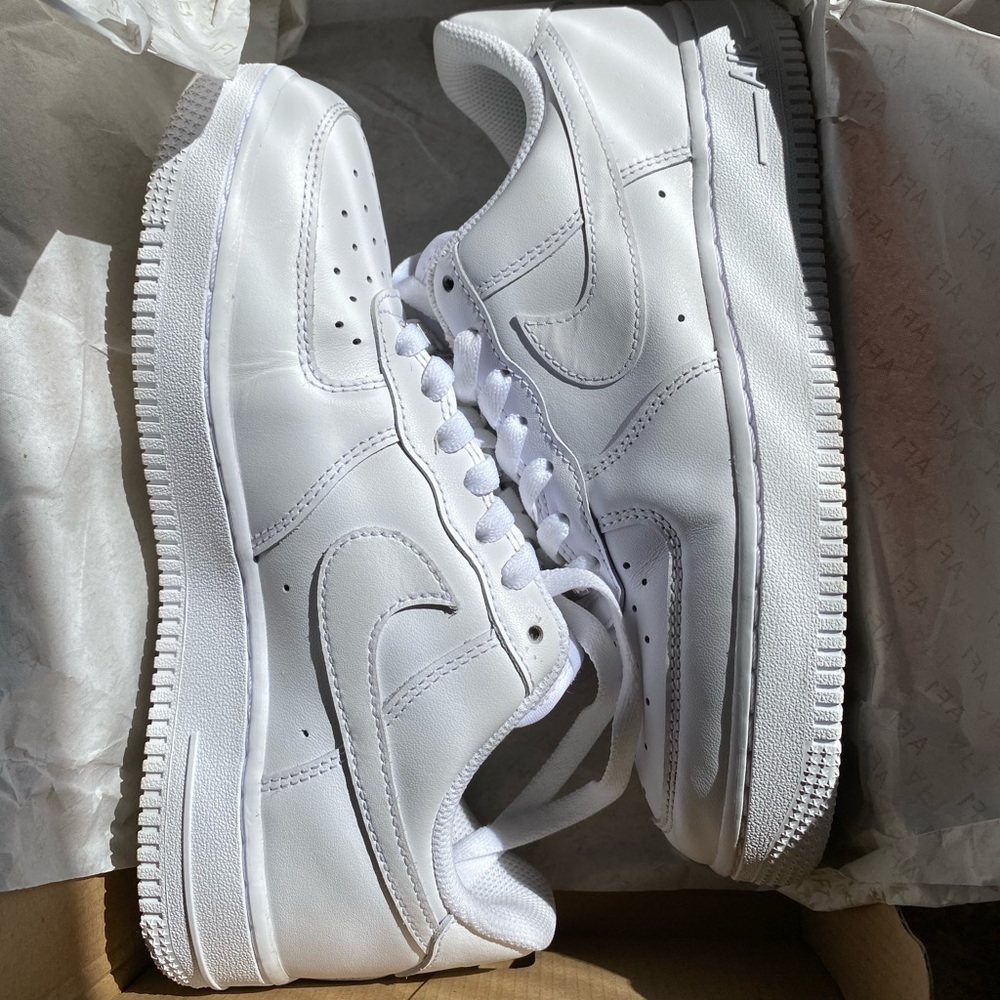 WMN’s Nike Air Force 1 SIZE 7